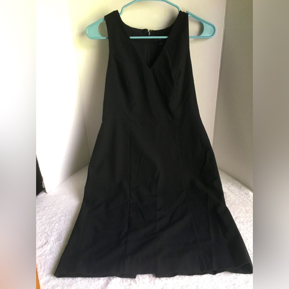 Ann Taylor Small Black Sleeveless V Neck
Size OP - petite